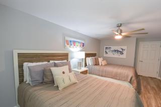 Silver Beach Towers W106 - 1