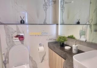 Chic 2 Bed in Dubai Hills, Hosted by Desert City Stays - 7