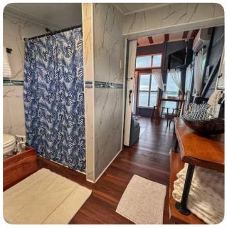 The Burrow-a floating cabin - - 1