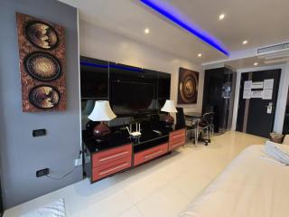 Absolute Bangla Jacuzzi Suites Condo - Patong - 2