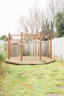 Modern 2 bed Bromley House - - 9
