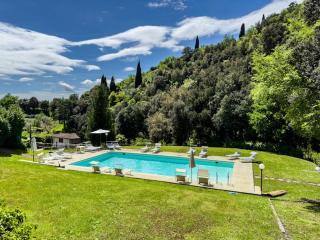 La Ferriera Exclusive Resort - Pool & Waterfall - Loro Ciuffenna - 7