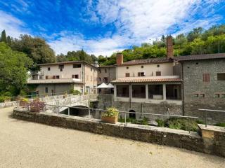 La Ferriera Exclusive Resort - Pool & Waterfall - Loro Ciuffenna - 2