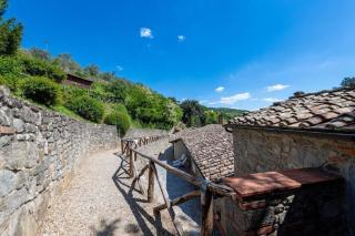 La Ferriera Exclusive Resort - Pool & Waterfall - Loro Ciuffenna - 1
