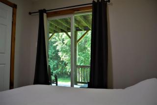 The Blue Mountains Chalet for 20- 8BR Bliss w Hot Tub - Blue Mountains - 4