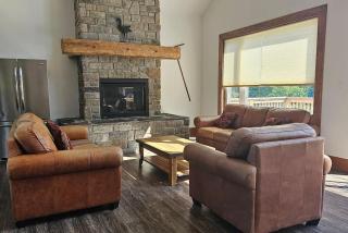Modern Memories 8BR Hillside Chalet w BBQ, Laundry and 6.5WR - The Blue Mountains - 3