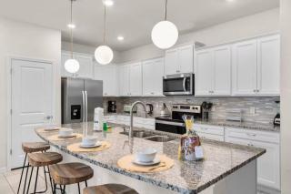 5 Bedroom 4.5 Bathroom Windsor Island 191 - 3