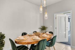 5 Bedroom 4.5 Bathroom Windsor Island 191 - 1