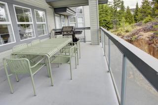 Luxurious 4BR, Patio, BBQ, 5 min to Village & Lakes - 6