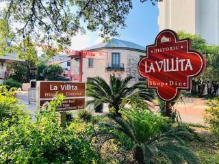 Spacious Room in shared home 9 Min to Convention Center - 8