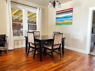 Spacious Room in shared home 9 Min to Convention Center - 5