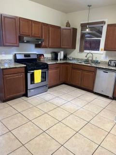 Spacious Room in shared home 9 Min to Convention Center - 3