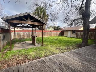 Spacious Room in shared home 9 Min to Convention Center - 2