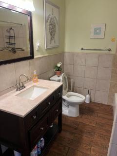 King Suite in shared home 9 Min to Convention Center - 3
