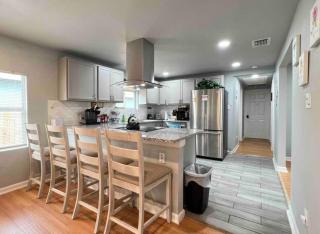 Master Suite in shared home - 5 min Drive to Frost Bank Center - San Antonio - 7