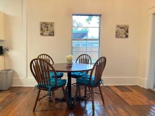 Stylish Room in shared home - Close to Convention Center and Hospitals - San Antonio - 4