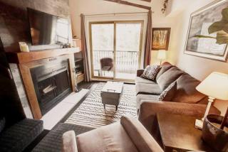 Creekside Lofted 1BR, Pool, Parking, Near Lakes & Shops - 5