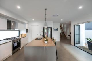 Belle Vista - Luxury Canal Front Home near Theme Parks with Pool - 9