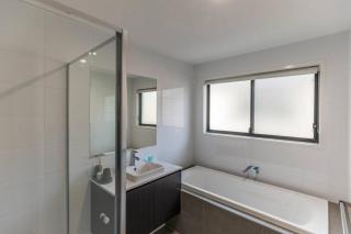 Belle Vista - Luxury Canal Front Home near Theme Parks with Pool - Gold Coast - 4