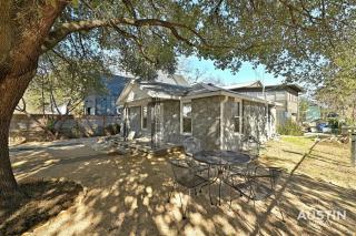 Walk to E. Austin Hotspots 2BR 1BA w Parking Dog-Friendly By Austin Vacay - Austin - 7