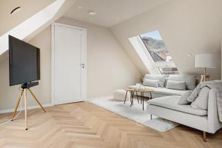 Dinbnb Apartments I Mid-City Luxury with Mini Balcony and Smart TV & Sound System - Bergen - 9