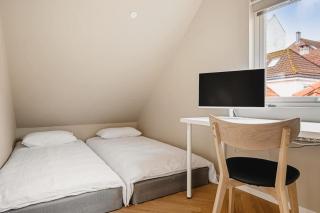 Dinbnb Apartments I Mid-City Luxury with Mini Balcony and Smart TV & Sound System - 4