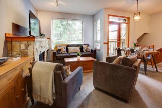 Whistler Village 2BR, Hot Tub, Parking, Near Trail &Lake - 9