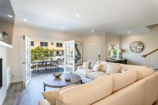 Family Beach House, 400ft to Beach, Parking, BBQ - Long Beach - 0