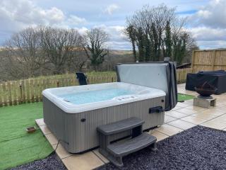 Three bed static caravan with fantastic views and hottub - 9