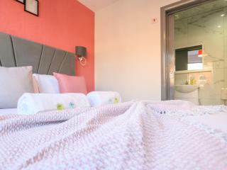 Lower Wortley 1 Couples Paradise with a Shared Kitchen - Pass the Keys - 1