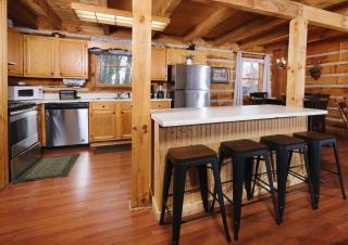 Pet friendly log cabin with hot tub, arcade game, and great deck space! - Sevierville - 9