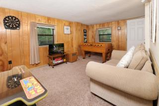 Mtn View, Foosball & Hot Tub-3 bedroom in GBurg! - Gatlinburg - 9