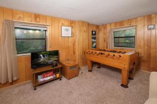 Mtn View, Foosball & Hot Tub-3 bedroom in GBurg! - Gatlinburg - 3