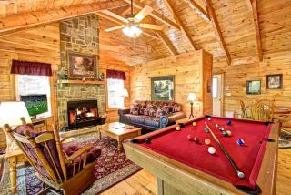 Spacious one bedroom with POOL TABLE and a HOTTUB! - Sevierville - 0