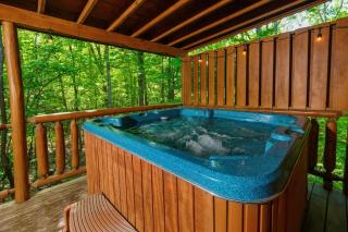 1 bedroom log cabin with hot tub, pool table, great location! - Sevierville - 8