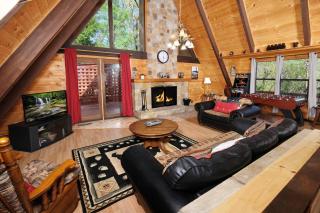 Classic A-Frame that includes 3 bedrooms, 2 baths, lots of amenities and deck! - Sevierville - 9