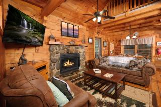 Hot tub, mtn view, cute 2BR in a great location! - Sevierville - 0