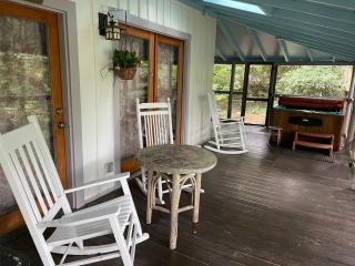 Adorable cottage within walking distance to downtown Gatlinburg! - Gatlinburg - 7