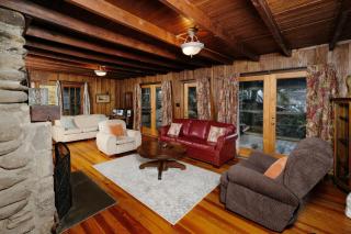 Adorable cottage within walking distance to downtown Gatlinburg! - Gatlinburg - 1