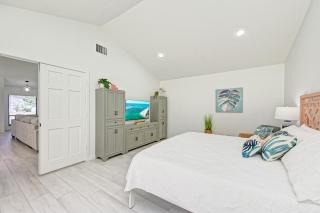 Tropical pool home w/ outdoor TV & living space! - Bradenton - 4