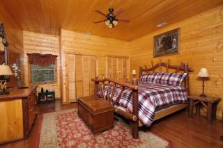 Insane view, amazing amenities-hot tub, pool table, 3BR sleeps 10 - Sevierville - 7