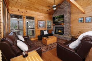 Insane view, amazing amenities-hot tub, pool table, 3BR sleeps 10 - Sevierville - 1