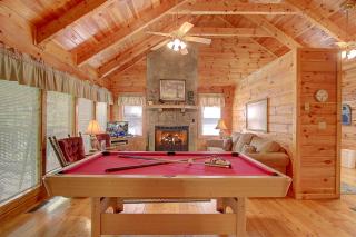 1BR log cabin w hot tub and pool table! - Sevierville - 2