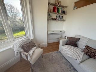 The Victorian Apartment - Surbiton - 1