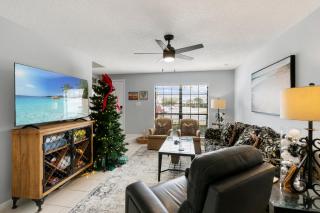 Centrally Located Monthly Condo - 6