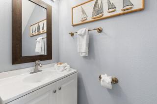 Centrally Located Monthly Condo - 2