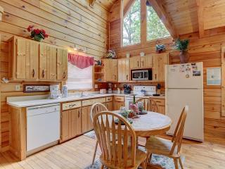 Hot tub, pool table, jacuzzi, romantic 1BR! - Sevierville - 2