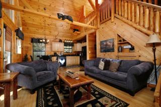 Hot tub and pool table- perfect 2 BR log cabin! - Sevierville - 3