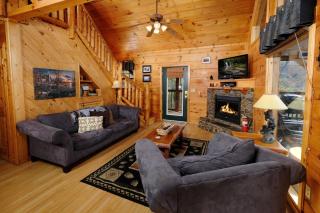 Hot tub and pool table- perfect 2 BR log cabin! - Sevierville - 2