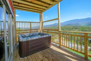 Four bedroom with HOT TUB, MOUNTAIN VIEW, GAME ROOM! - Gatlinburg - 7